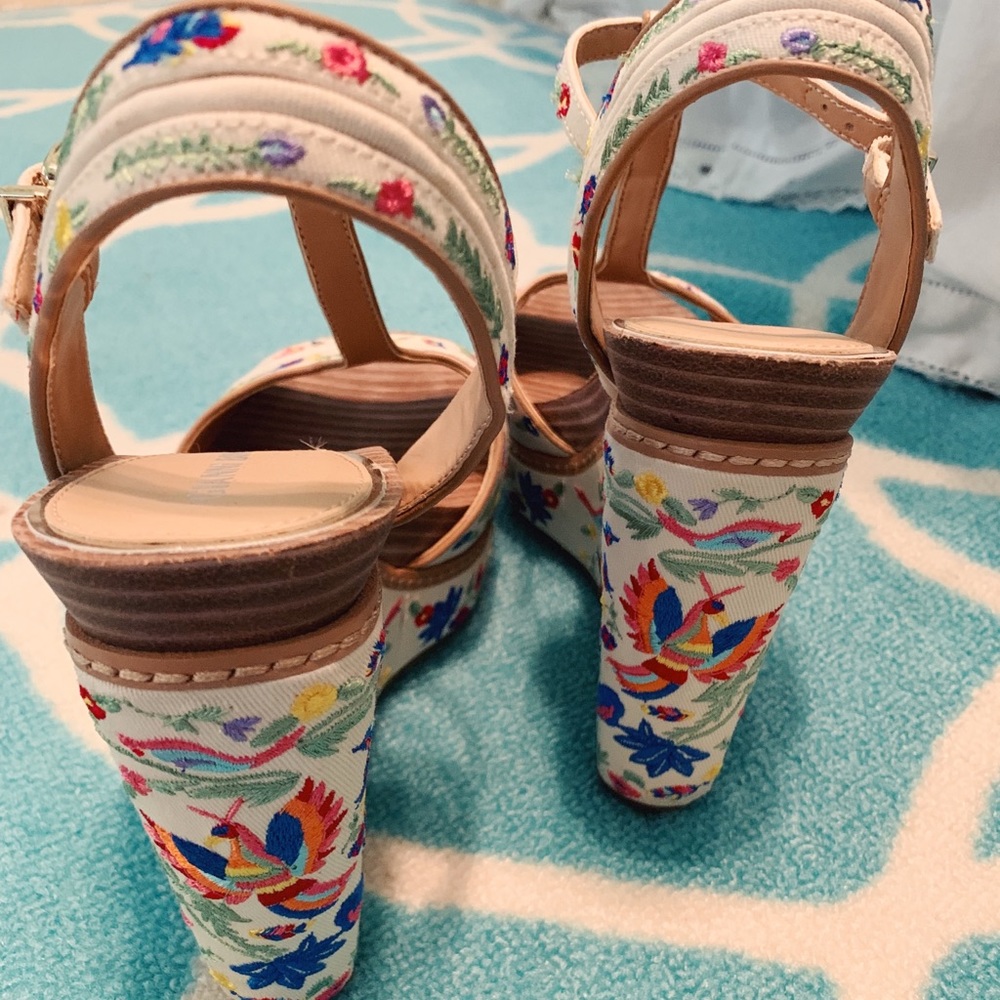Gianna Bini Embroidered Wedges - Picture 3 of 5